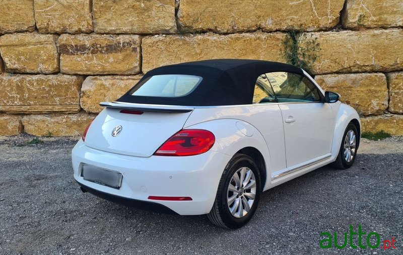 2014' Volkswagen New Beetle photo #3
