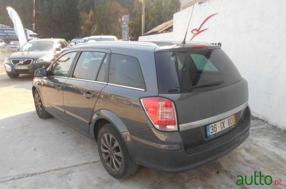 2010' Opel Astra Caravan photo #1