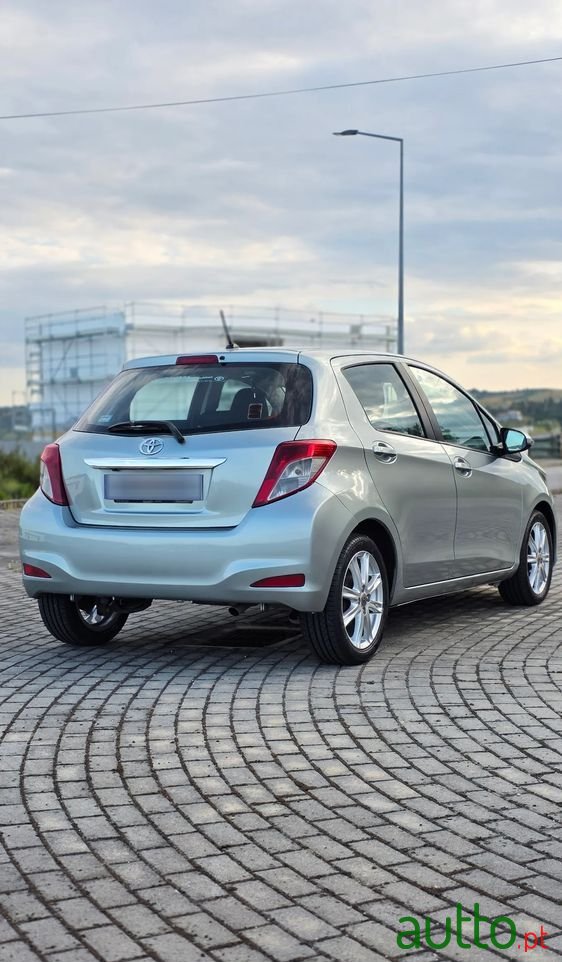 2012' Toyota Yaris photo #2