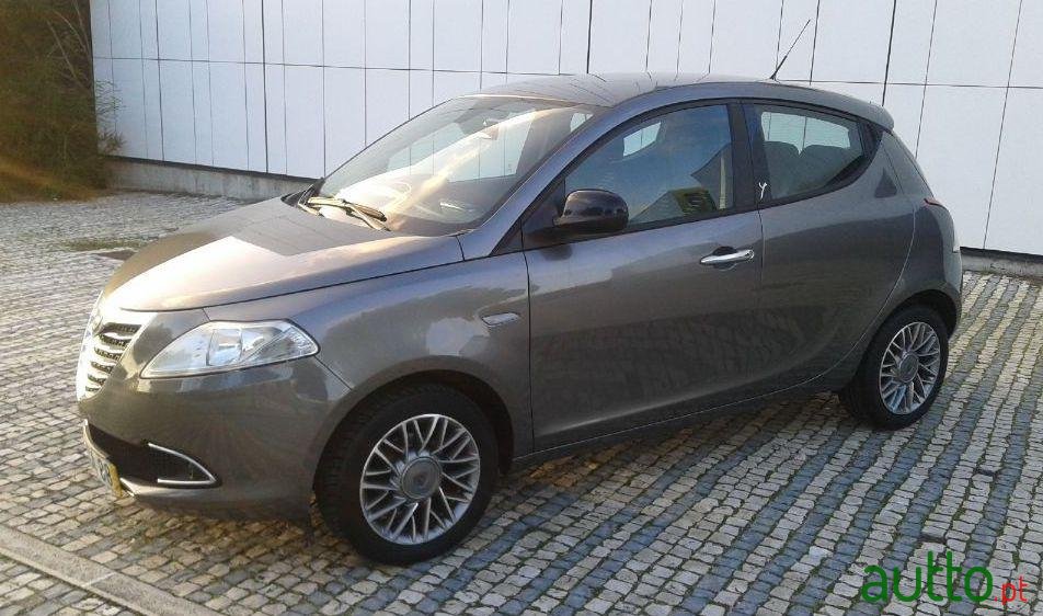 2012' Lancia Ypsilon 1.2 S&Amp photo #4