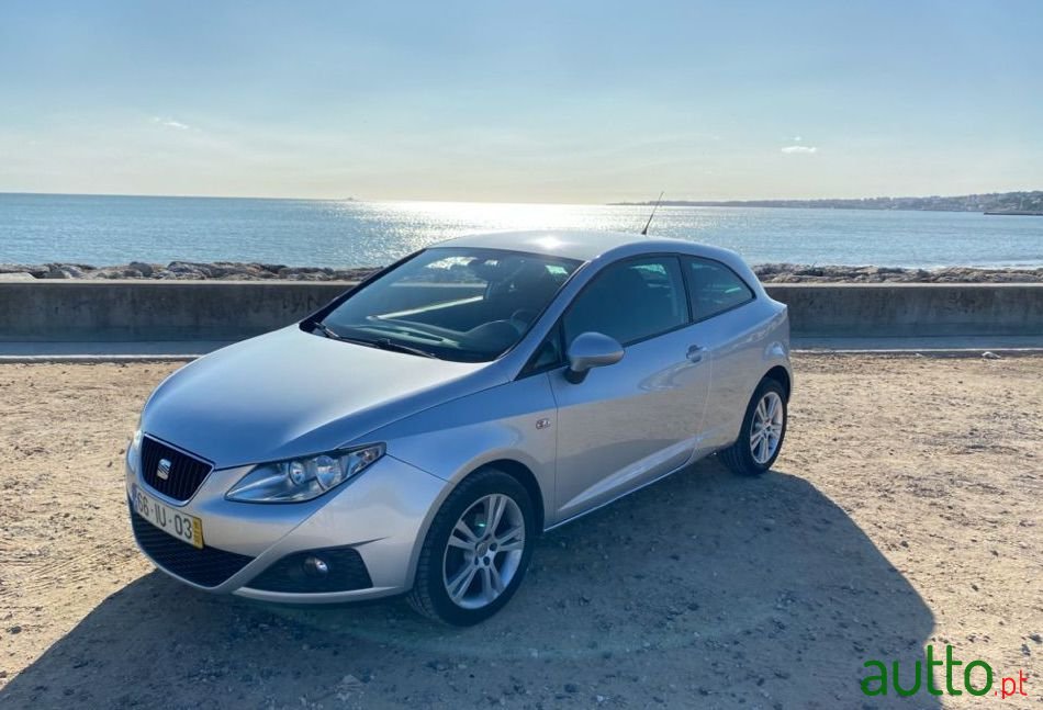 2010' SEAT Ibiza photo #2