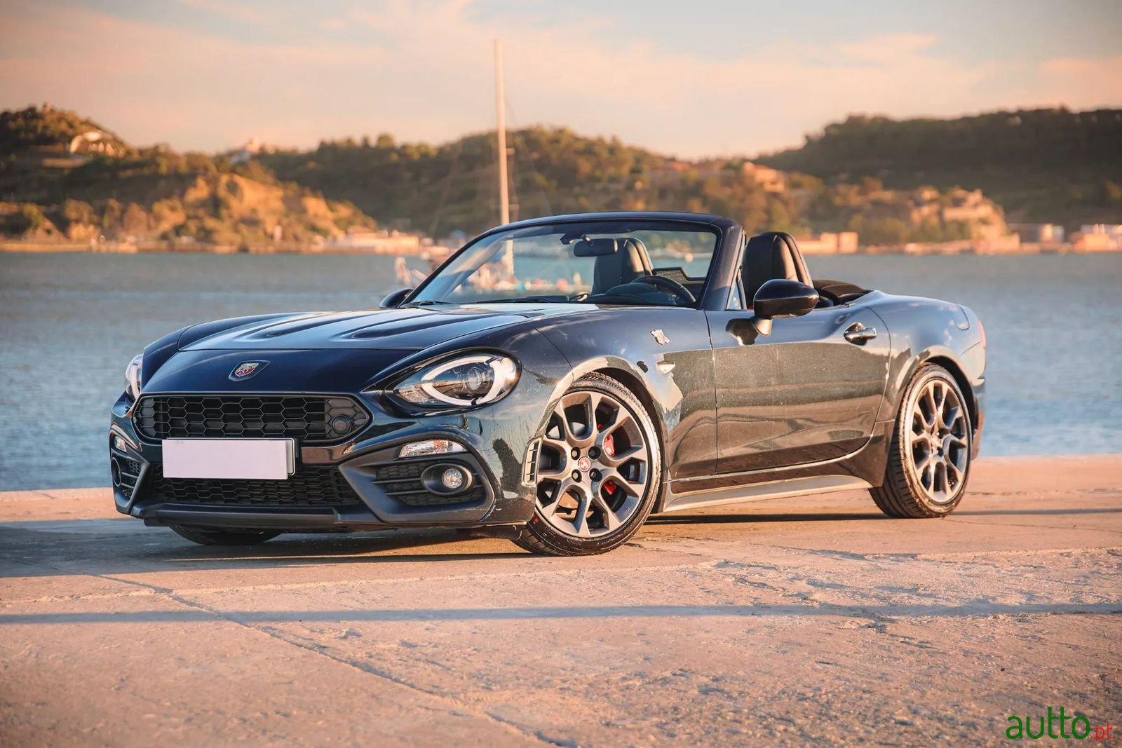 2017' Fiat Abarth 124 Spider photo #2
