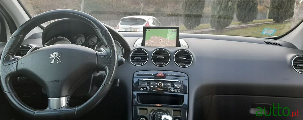 2013' Peugeot 308 photo #3