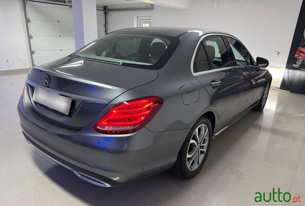 2018' Mercedes-Benz Classe C photo #3