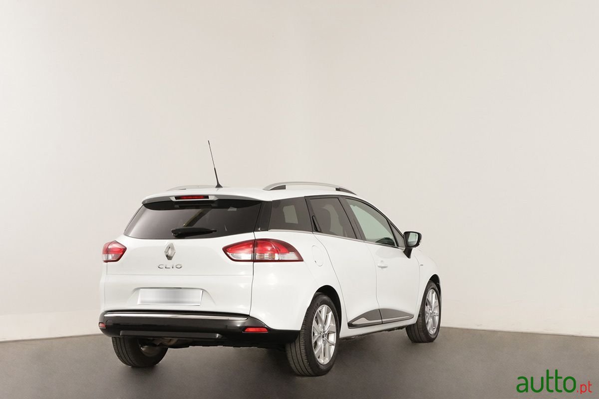 2020' Renault Clio Sport Tourer photo #4