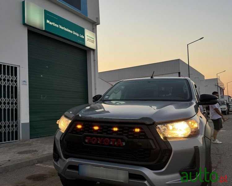 2021' Toyota Hilux photo #3