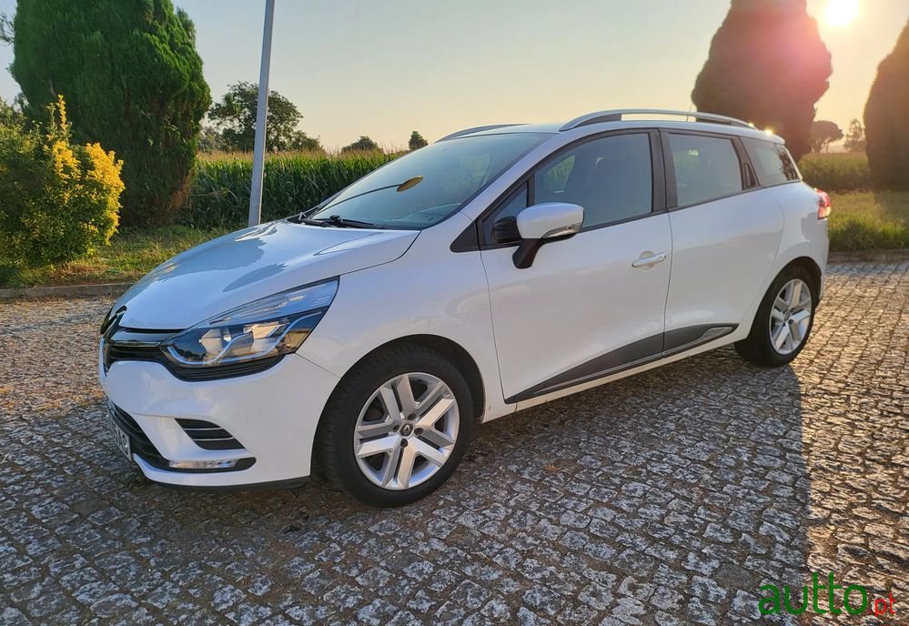 2017' Renault Clio Sport Tourer photo #1