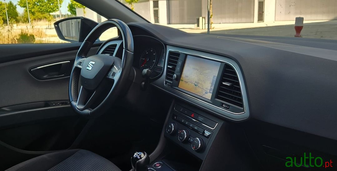 2019' SEAT Leon photo #6