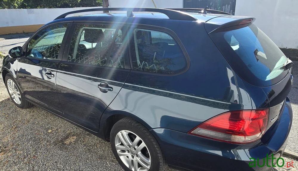 2010' Volkswagen Golf Variant photo #2