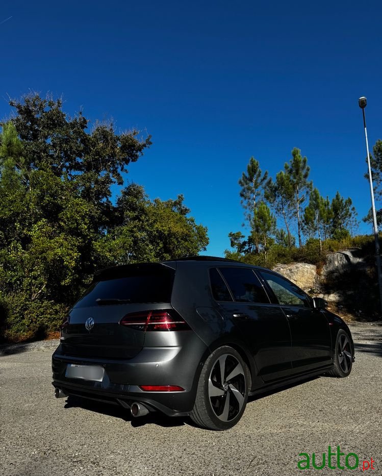 2019' Volkswagen Golf photo #6