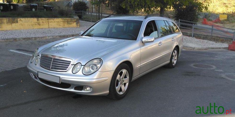 2003' Mercedes-Benz E-220 photo #2