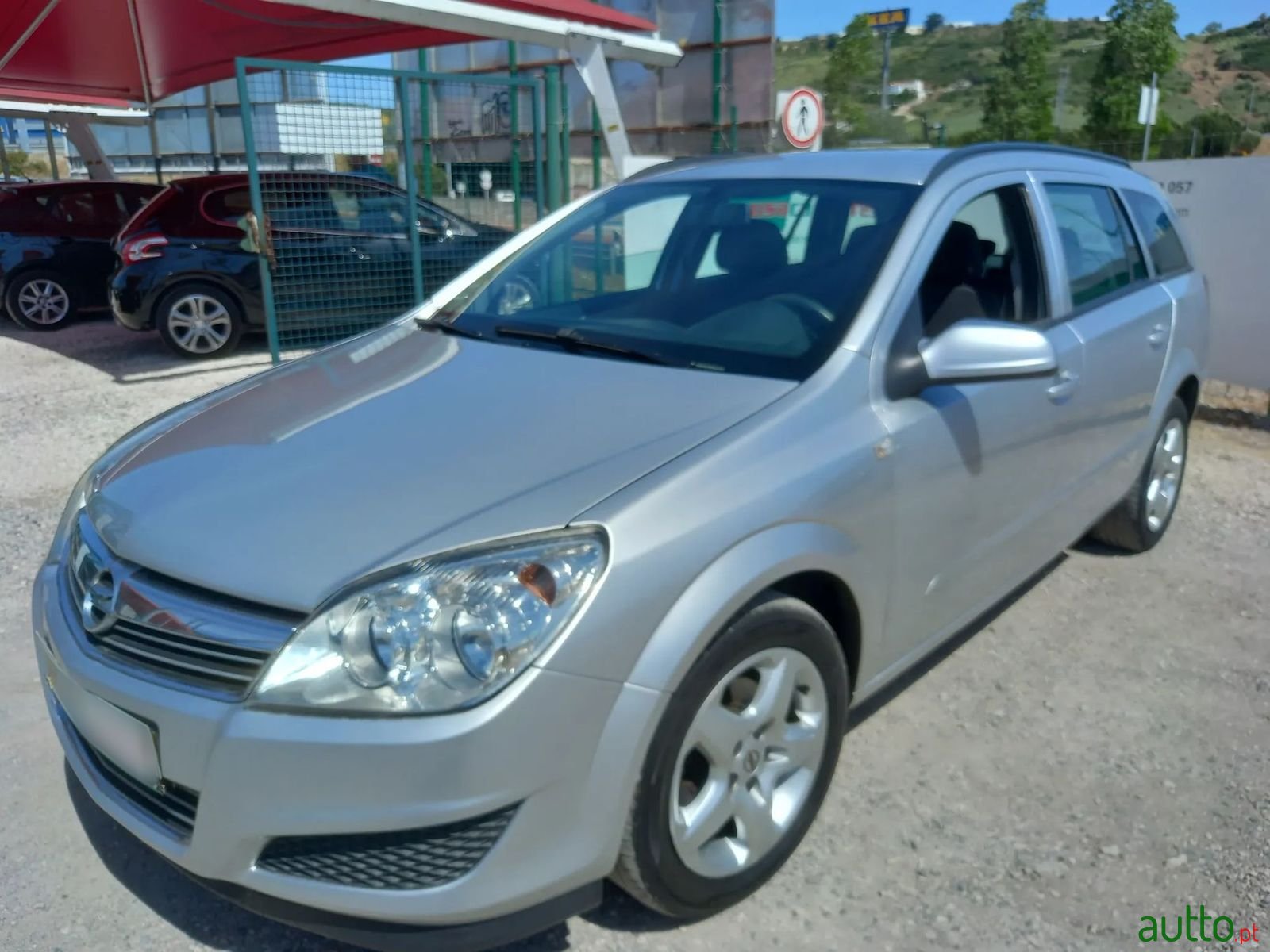 2008' Opel Astra Caravan photo #2