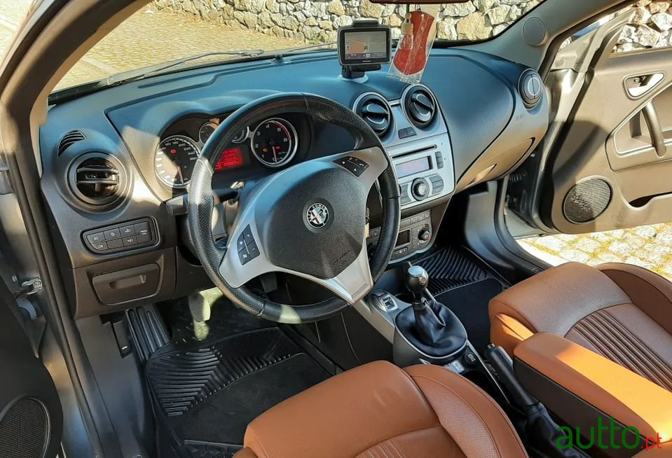 2011' Alfa Romeo MiTo photo #1