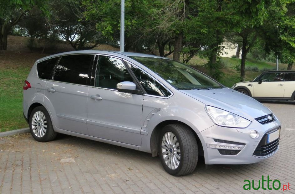 2011' Ford S-Max photo #3