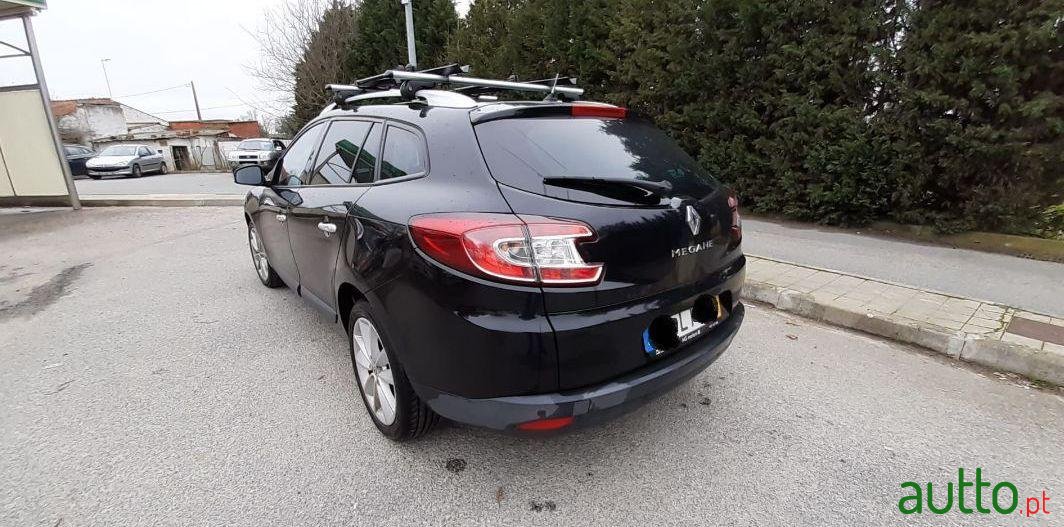 2011' Renault Megane Sport Tourer photo #4