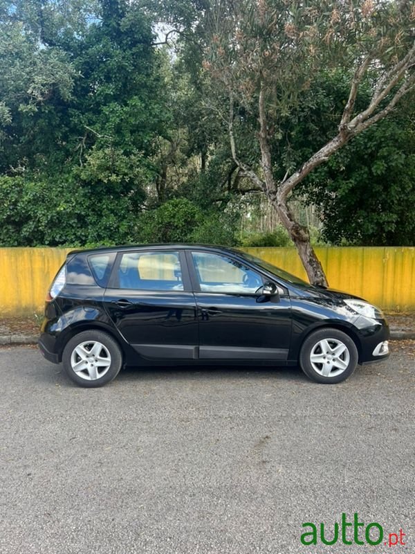 2013' Renault Scenic photo #3