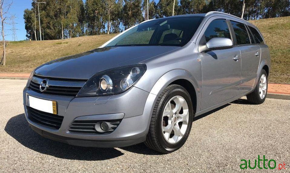 2005' Opel Astra Caravan photo #2