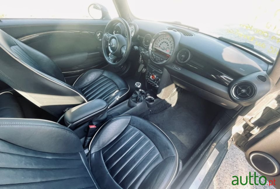 2012' MINI Cooper photo #2