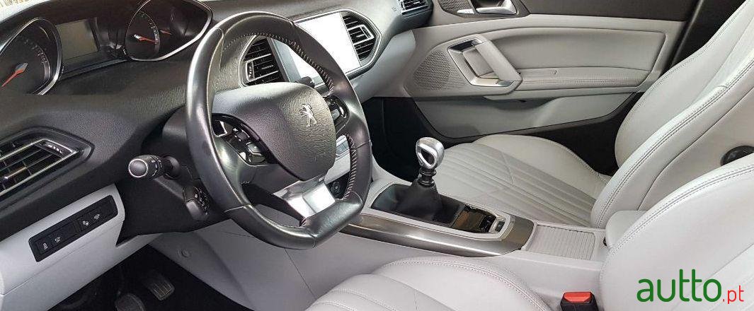 2014' Peugeot 308 Sw photo #2