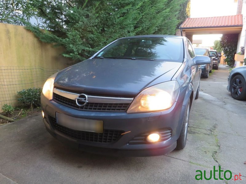 2008' Opel Astra Gtc 1.7 Cdti photo #4