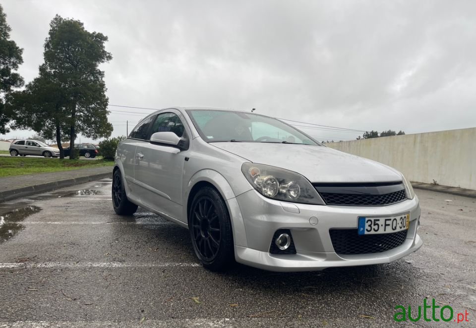 2008' Opel Astra-Gtc photo #3