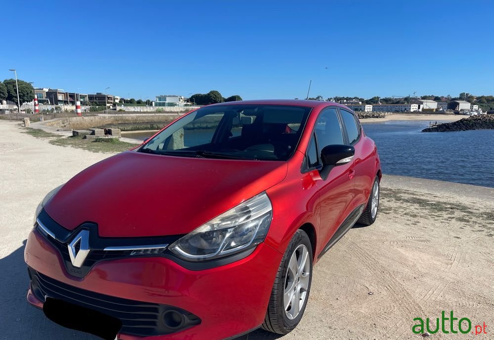 2012' Renault Clio photo #4