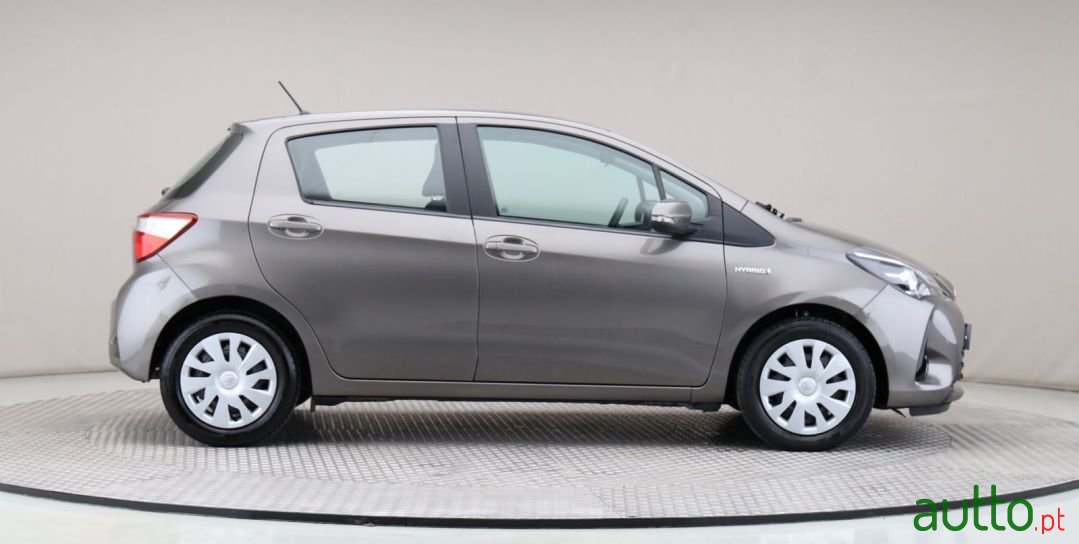 2020' Toyota Yaris photo #6