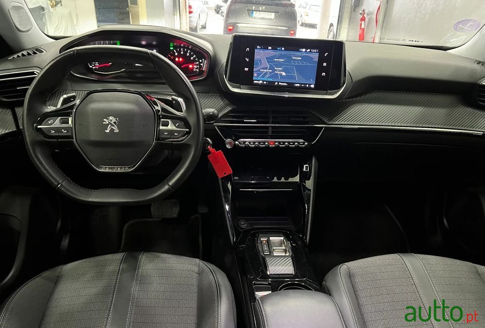 2022' Peugeot 2008 photo #4