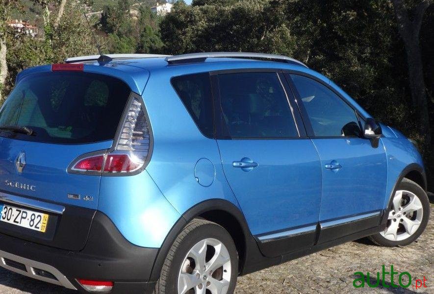 2014' Renault Megane Scenic photo #2