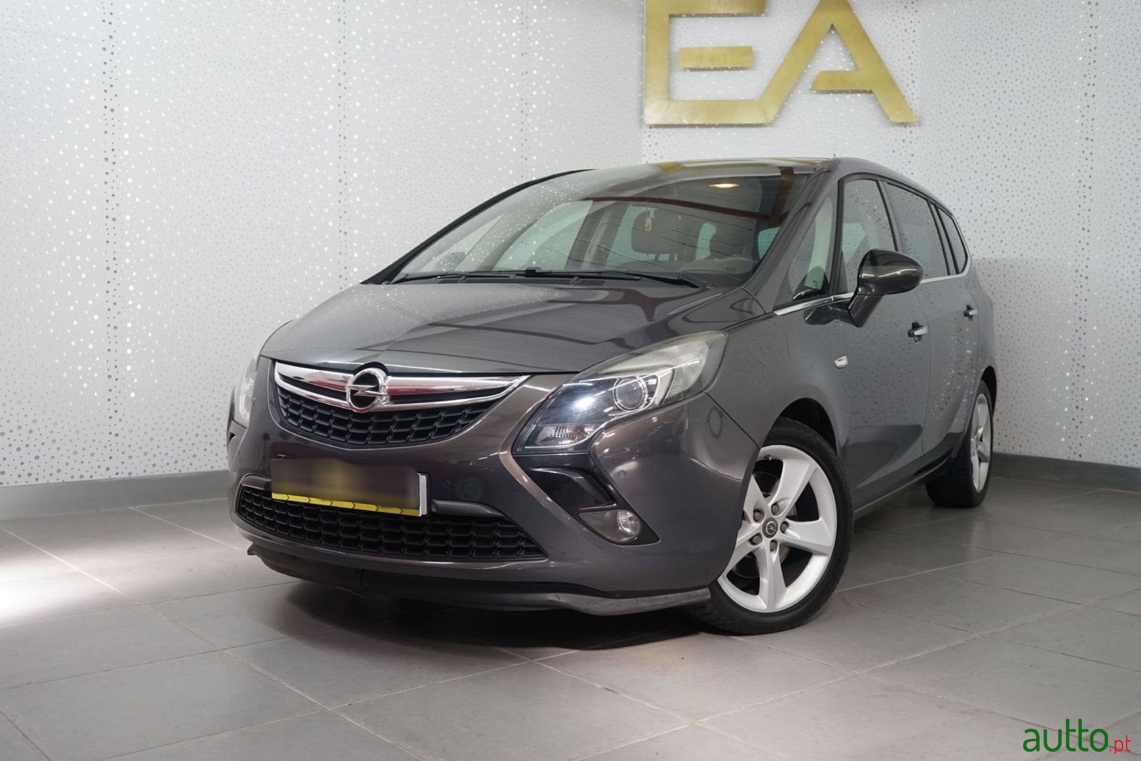 2012' Opel Zafira photo #3