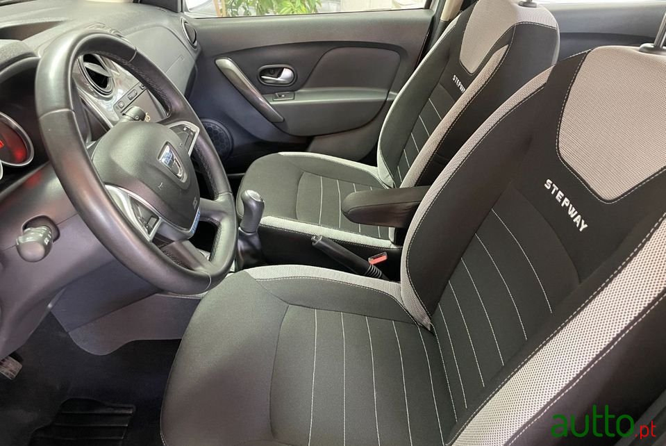 2017' Dacia Sandero Stepway photo #6