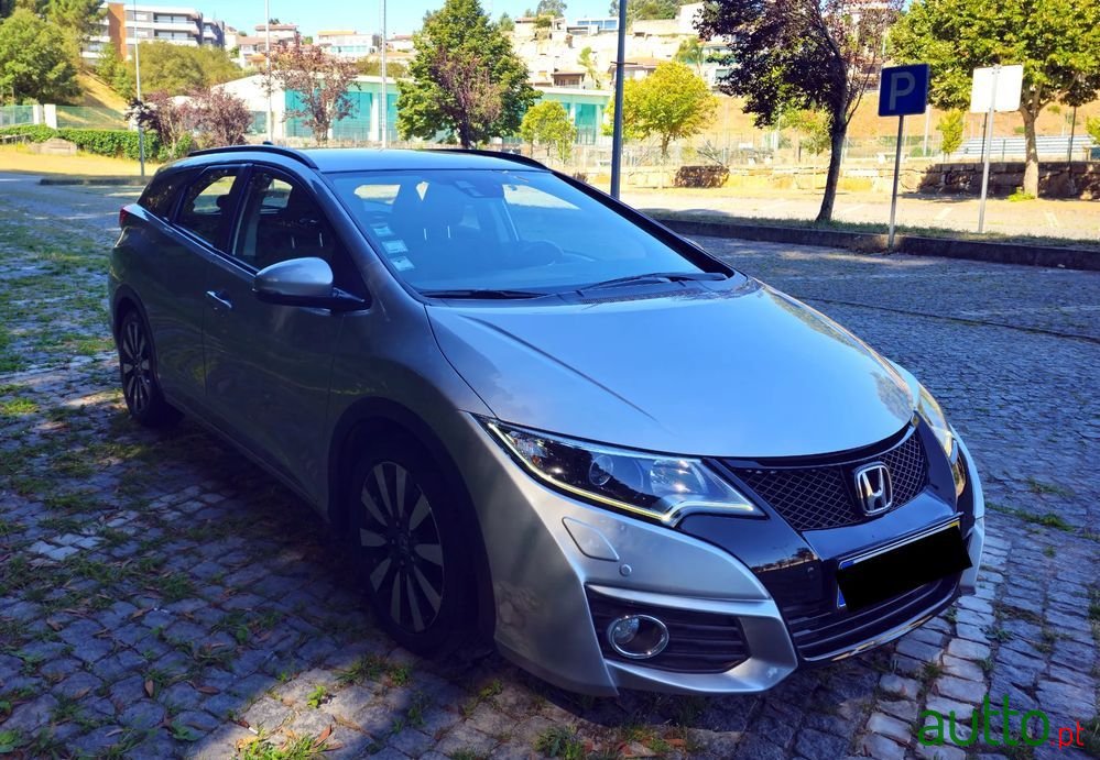 2016' Honda Civic Tourer photo #2
