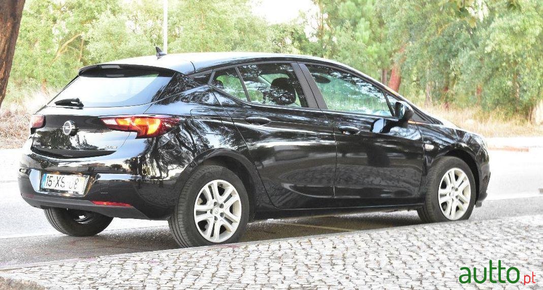 2016' Opel Astra photo #3