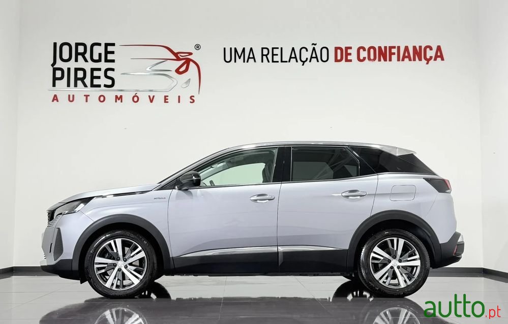 2023' Peugeot 3008 1.6 Hybrid Allure E-Eat8 photo #4