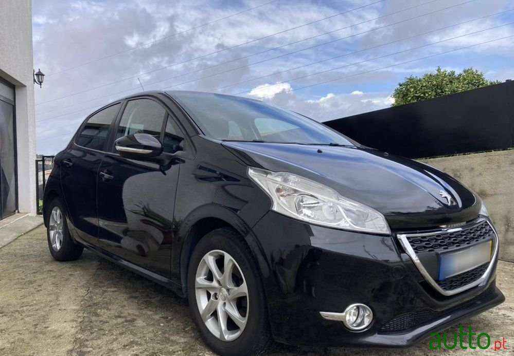 2014' Peugeot 208 photo #1