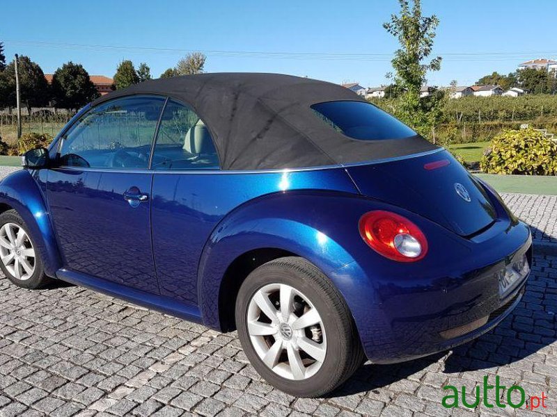 2006' Volkswagen New Beetle photo #2