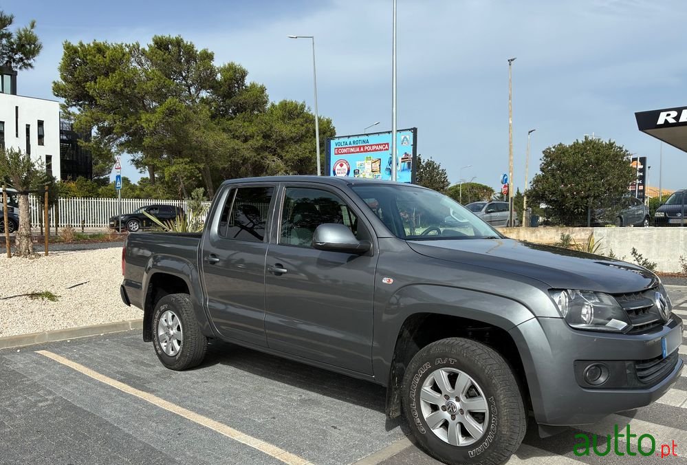 2011' Volkswagen Amarok photo #3