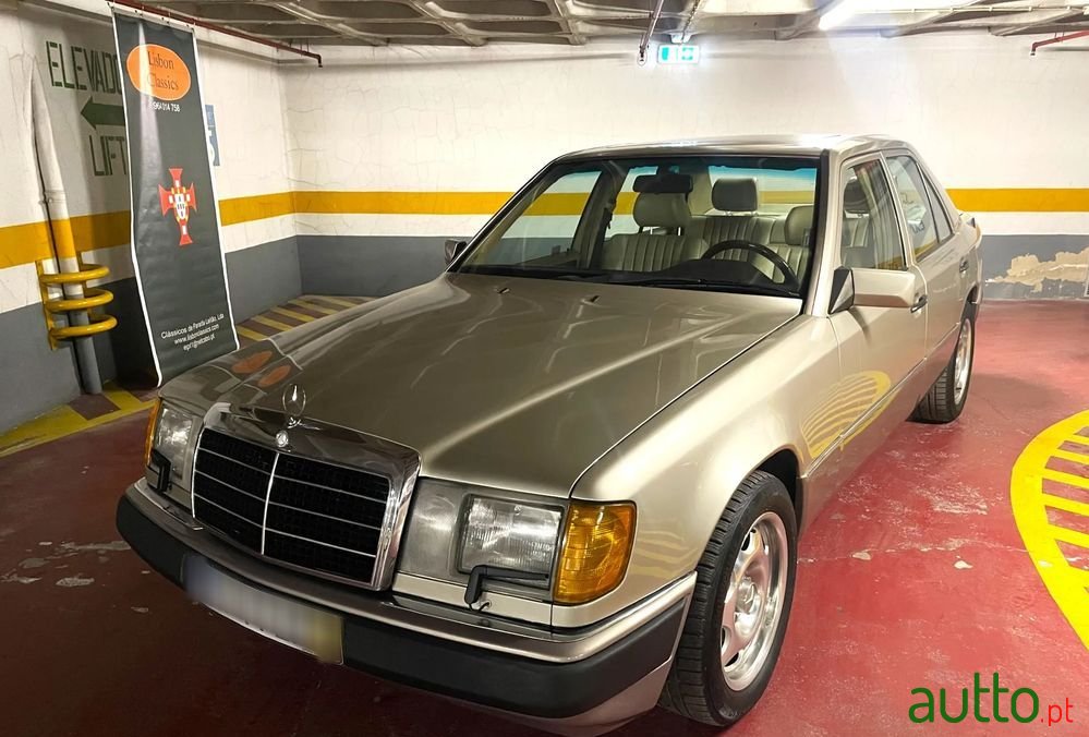 1992' Mercedes-Benz W124 250 D Turbo photo #1
