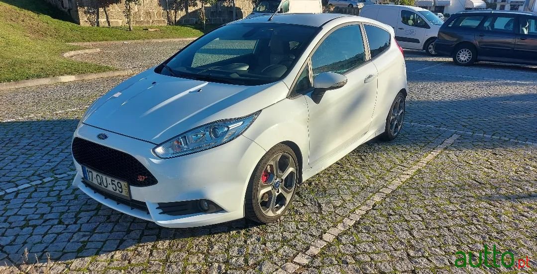 2014' Ford Fiesta photo #1