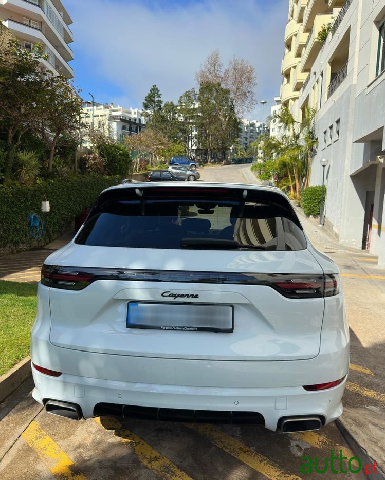 2022' Porsche Cayenne photo #4