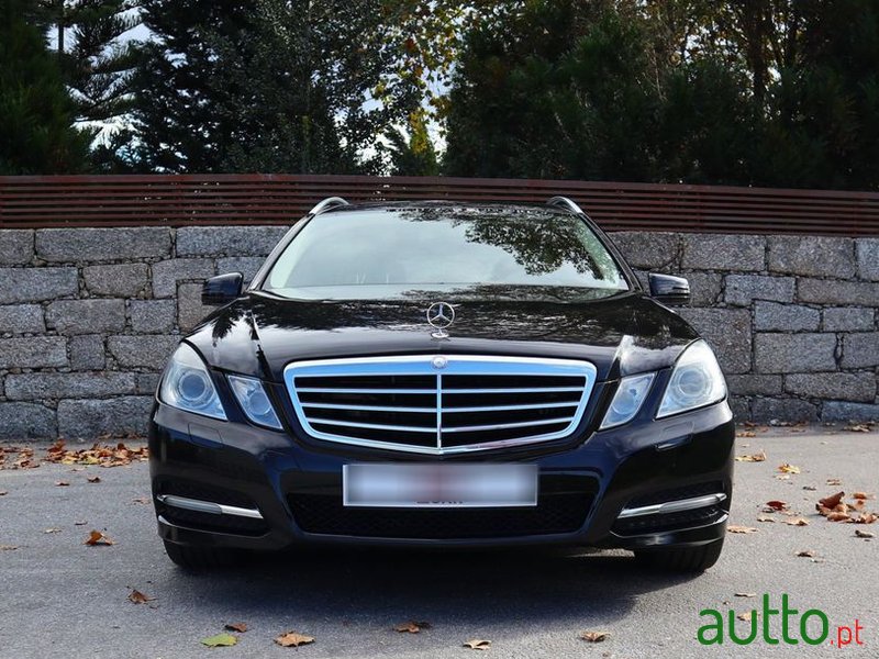 2010' Mercedes-Benz Classe E photo #3