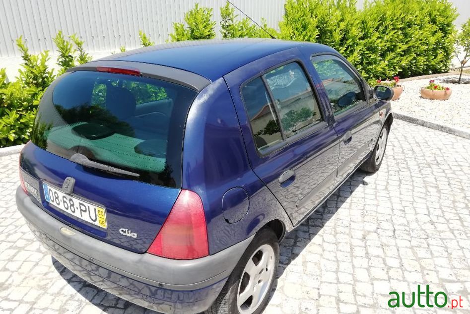 2000' Renault Clio photo #2