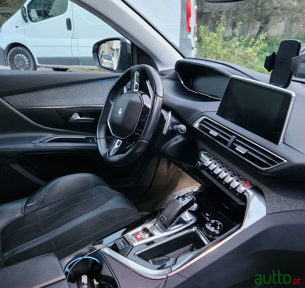 2020' Peugeot 5008 photo #4