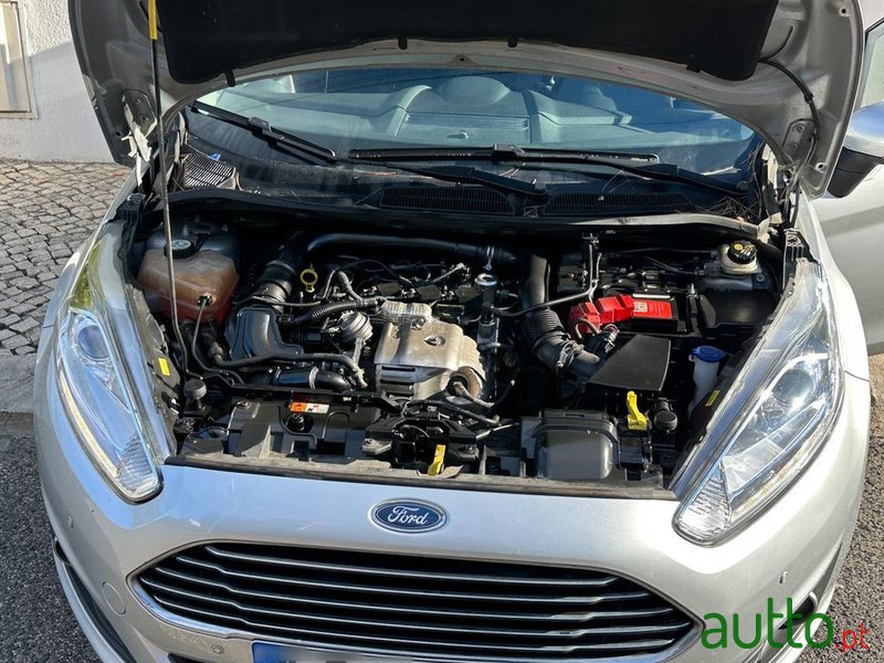 2012' Ford Fiesta photo #5