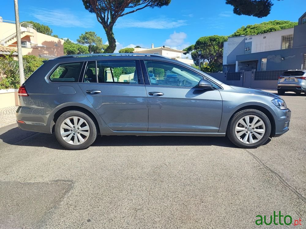 2018' Volkswagen Golf Variant photo #2