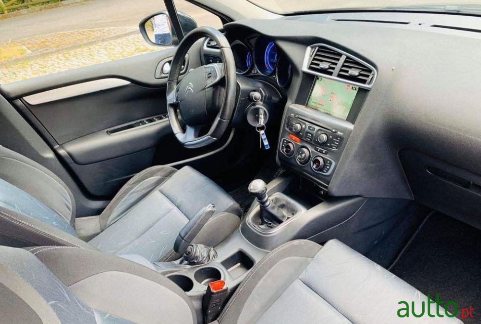 2013' Citroen C4 photo #3