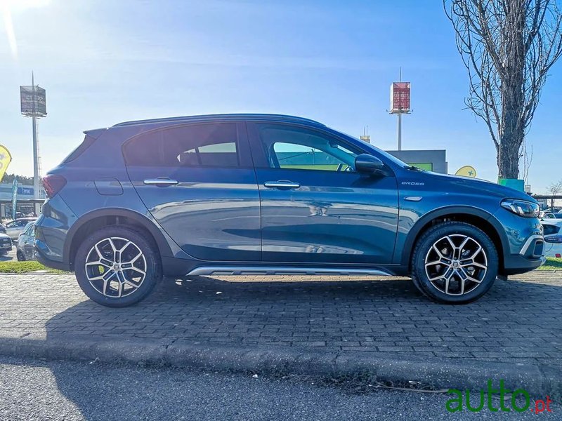 2022' Fiat Tipo Cross photo #2