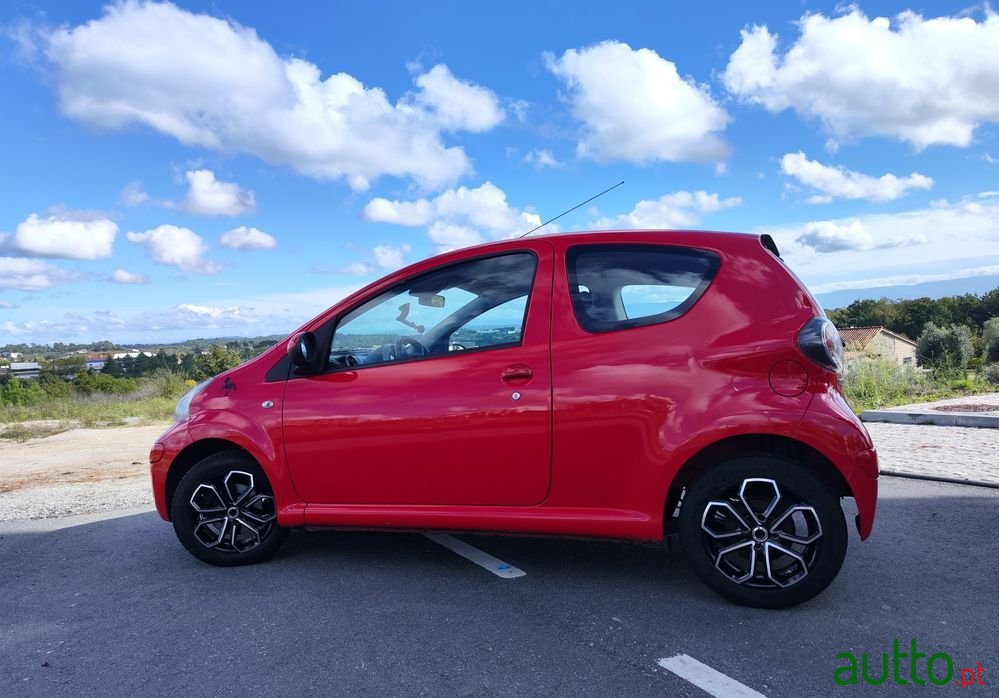 2012' Toyota Aygo photo #4