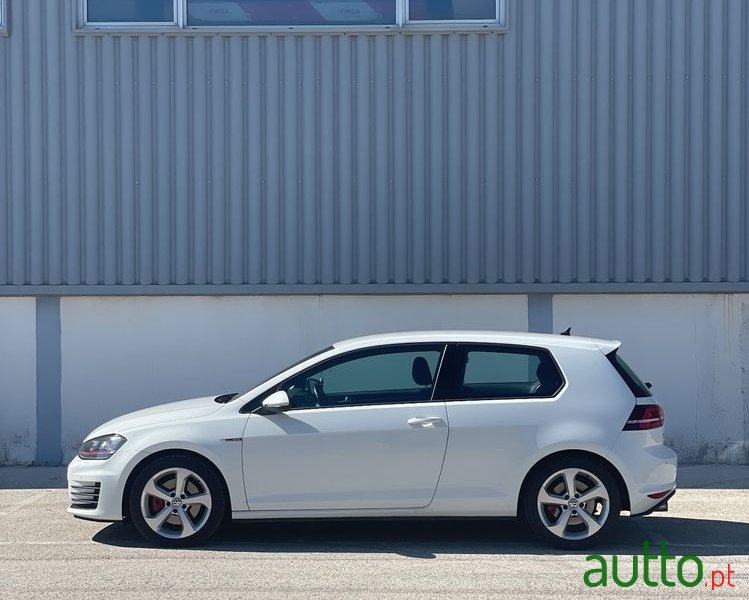 2016' Volkswagen Golf photo #3