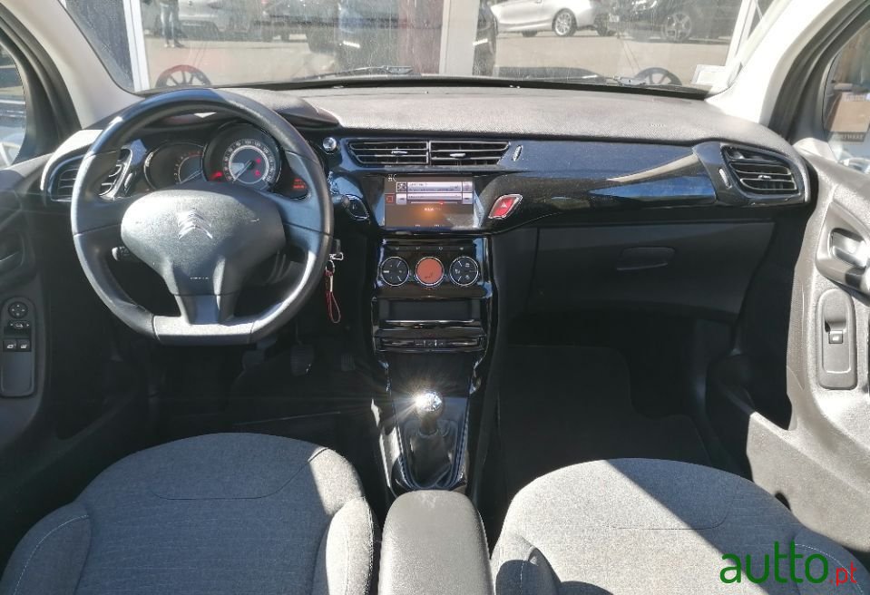 2015' Citroen C3 Exclusive photo #6